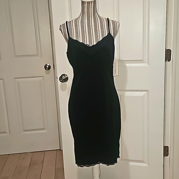 MADISON +HUDSON Women Luster Black Velvet Spaghetti straps Mini Dress Size M - Picture 1 of 13